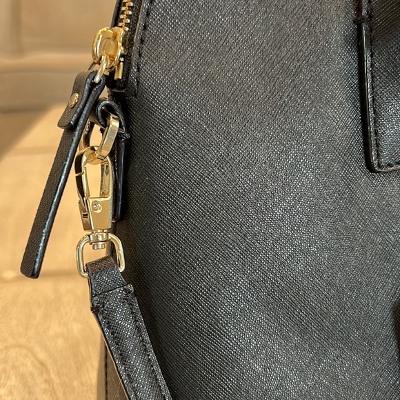LIKE NEW Margot Shoulder Bag in Black & Pebble
kate spade New York - Picture 4 of 12